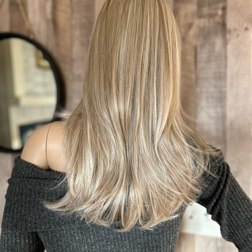 HairCube Classic Mixed Blonde 13x6 Free Parting Synthetic Wig - Timeless Beauty - Picture 7 of 13